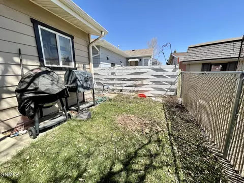 910 4th St SW, Sidney, MT 59270 photo 27