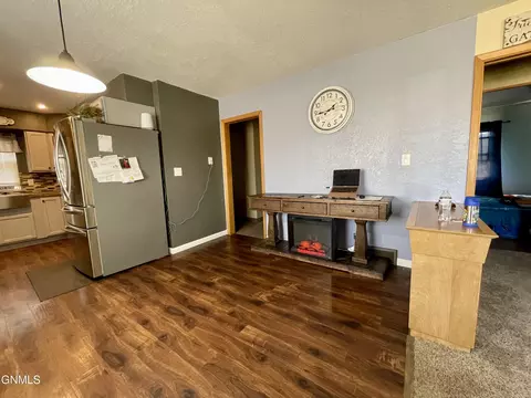910 4th St SW, Sidney, MT 59270 photo 4