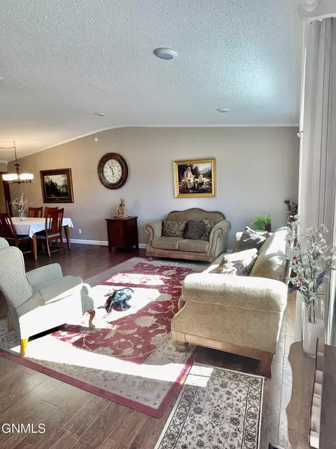 1508 7th Ave W, Williston, ND 58801 photo 3