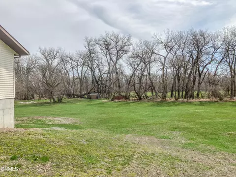 515 Arthur St, Stanton, ND 58571 photo 3