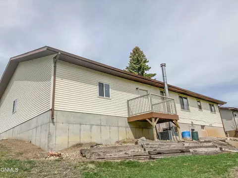 515 Arthur St, Stanton, ND 58571 photo 2