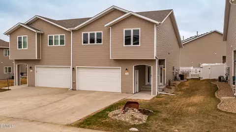 1744 Calgary Loop, Bismarck, ND 58503 photo 1