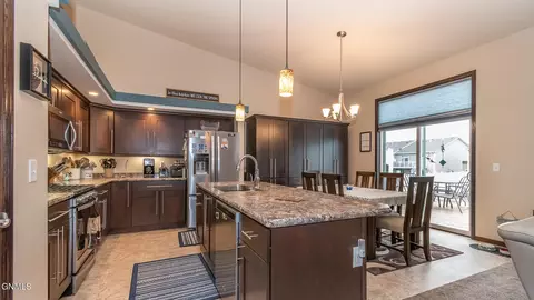 1744 Calgary Loop, Bismarck, ND 58503 photo 16