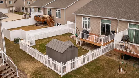 1744 Calgary Loop, Bismarck, ND 58503 photo 6