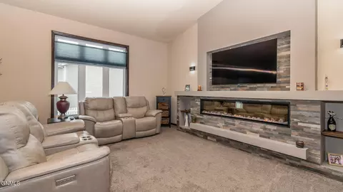 1744 Calgary Loop, Bismarck, ND 58503 photo 12