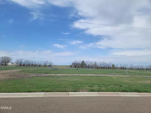 403 Hickman St, Grenora, ND 58845