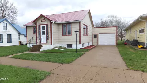 228 Maple St, Hebron, ND 58638 photo 28