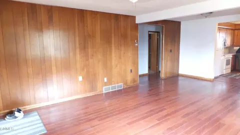 228 Maple St, Hebron, ND 58638 photo 3