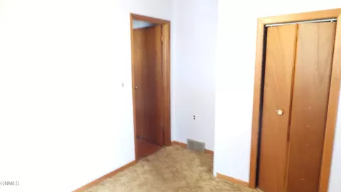 228 Maple St, Hebron, ND 58638 photo 9