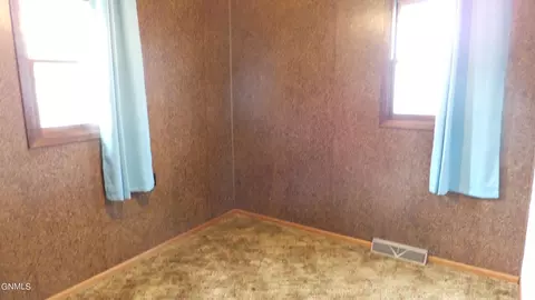 228 Maple St, Hebron, ND 58638 photo 8