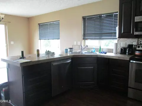 2105 12th Ave W, Williston, ND 58801 photo 5