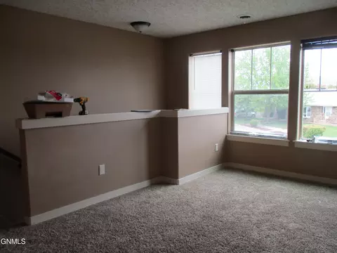 2105 12th Ave W, Williston, ND 58801 photo 6