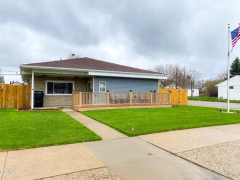 1323 1st Ave E, Williston, ND 58801 photo 1