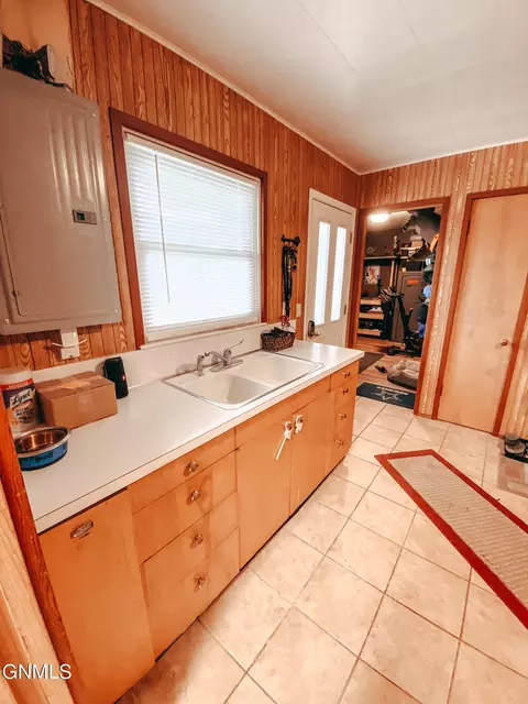 1323 1st Ave E, Williston, ND 58801 photo 8