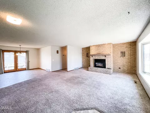 809 22nd St E, Williston, ND 58801 photo 23