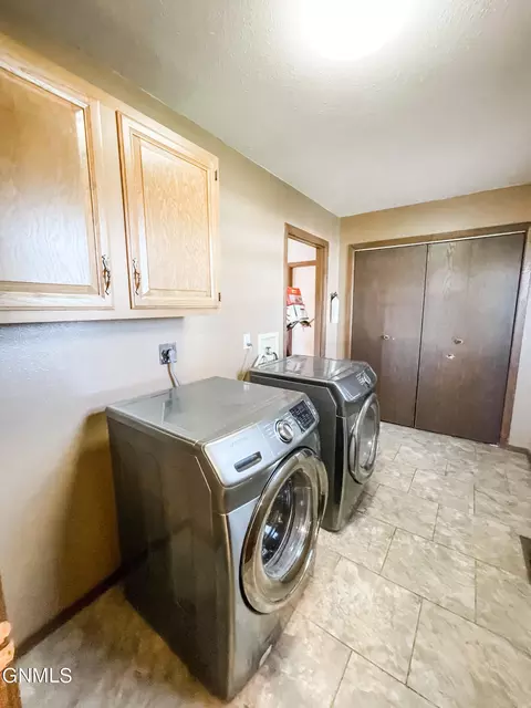 809 22nd St E, Williston, ND 58801 photo 25