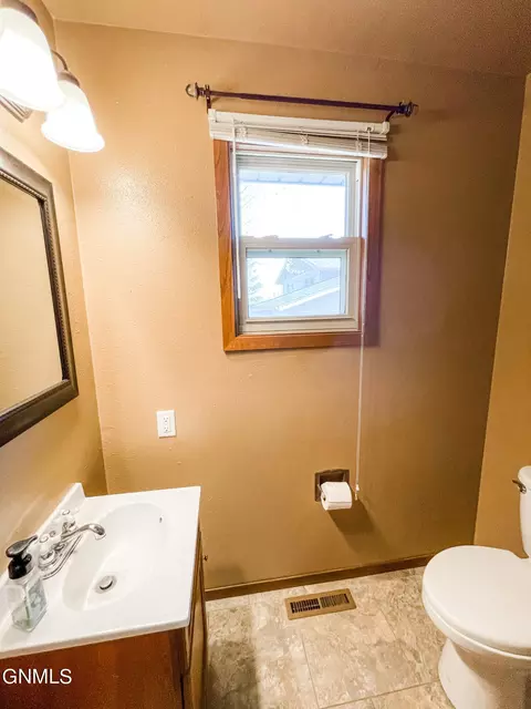 809 22nd St E, Williston, ND 58801 photo 24