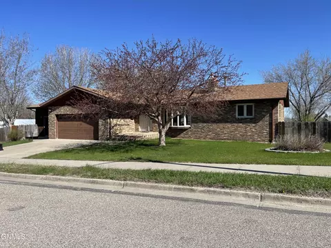 809 22nd St E, Williston, ND 58801 photo 1