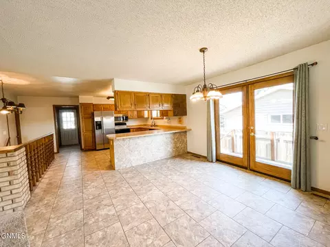 809 22nd St E, Williston, ND 58801 photo 6