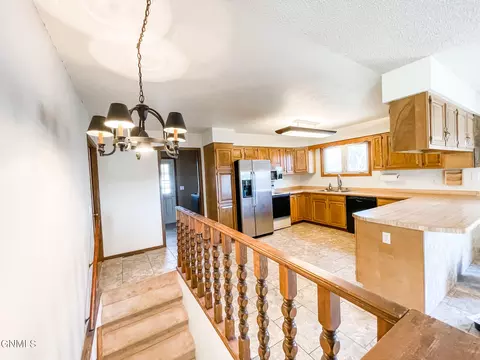 809 22nd St E, Williston, ND 58801 photo 5