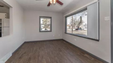 40 9th St E, Dickinson, ND 58601 photo 7