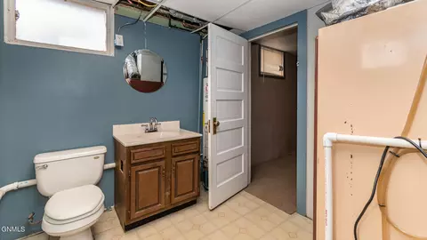 40 9th St E, Dickinson, ND 58601 photo 21