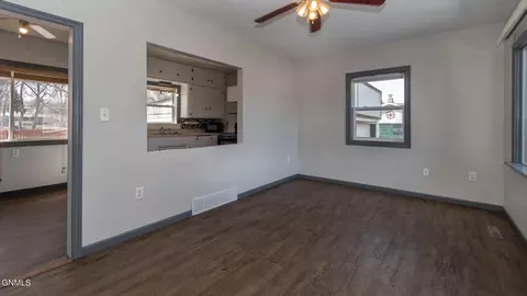 40 9th St E, Dickinson, ND 58601 photo 8