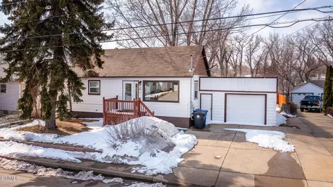 40 9th St E, Dickinson, ND 58601 photo 3