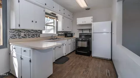 40 9th St E, Dickinson, ND 58601 photo 11