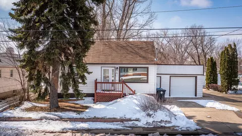 40 9th St E, Dickinson, ND 58601 photo 2