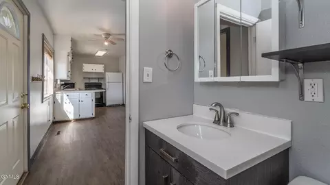 40 9th St E, Dickinson, ND 58601 photo 15