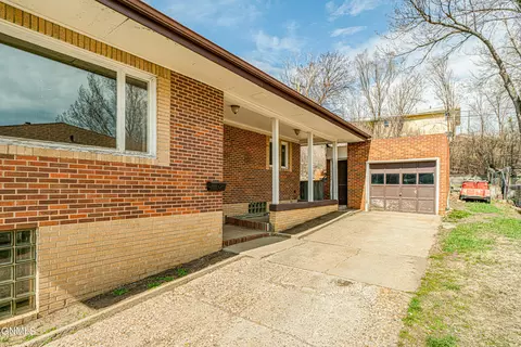 1204 Sunset Dr, Mandan, ND 58554 photo 4