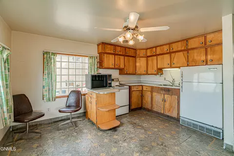 1204 Sunset Dr, Mandan, ND 58554 photo 8