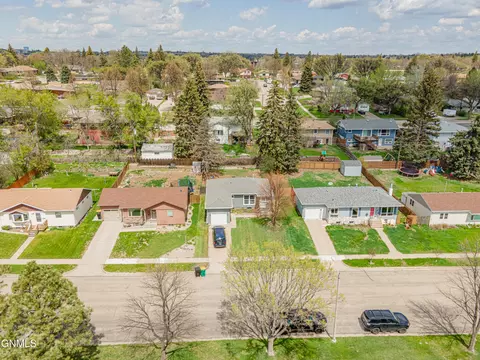 502 Mason Ave, Bismarck, ND 58501 photo 3