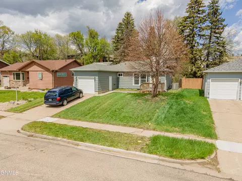 502 Mason Ave, Bismarck, ND 58501 photo 1