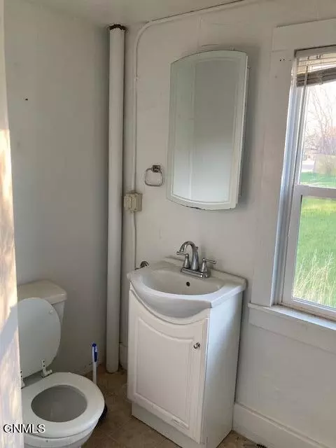 1008 North Ave, Hebron, ND 58638 photo 7
