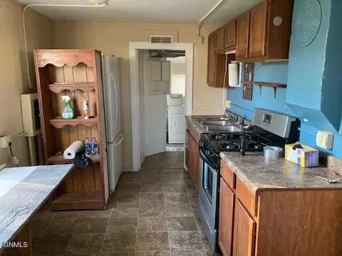 1008 North Ave, Hebron, ND 58638 photo 4