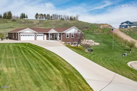3008 Hillside Rd NW, Mandan, ND 58554 photo 1