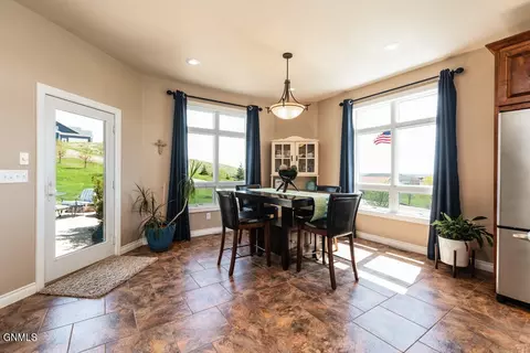 3008 Hillside Rd NW, Mandan, ND 58554 photo 9