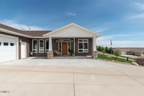 3008 Hillside Rd NW, Mandan, ND 58554 photo 3