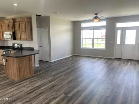 5494 Snowy Water Ln, Williston, ND 58801 photo 7