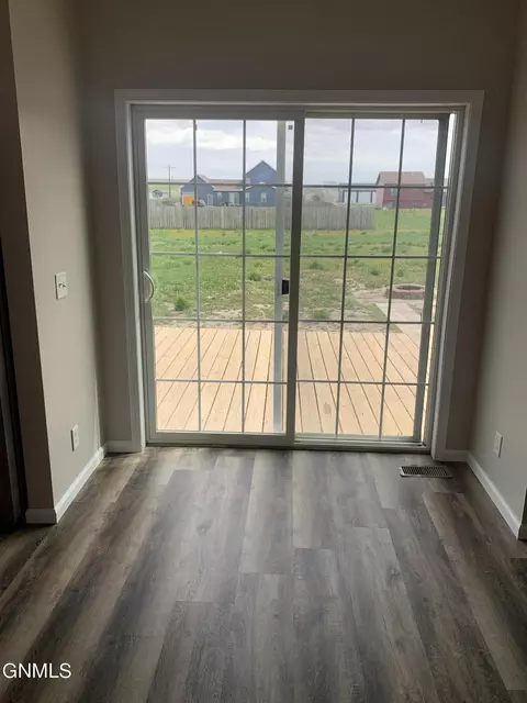 5494 Snowy Water Ln, Williston, ND 58801 photo 13