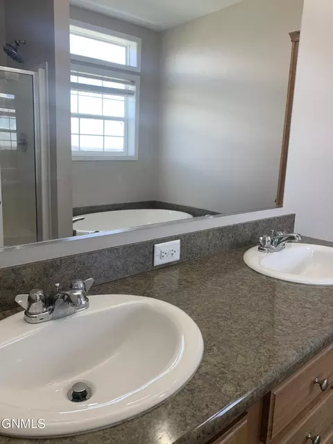 5494 Snowy Water Ln, Williston, ND 58801 photo 17