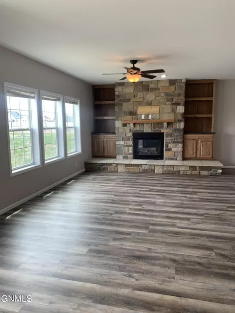 5494 Snowy Water Ln, Williston, ND 58801 photo 14