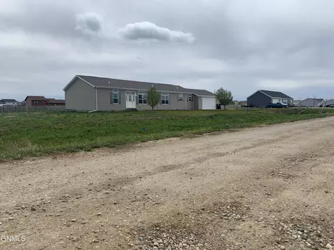 5494 Snowy Water Ln, Williston, ND 58801 photo 2