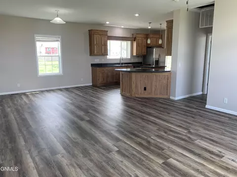 5494 Snowy Water Ln, Williston, ND 58801 photo 5