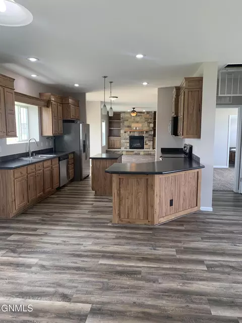 5494 Snowy Water Ln, Williston, ND 58801 photo 8