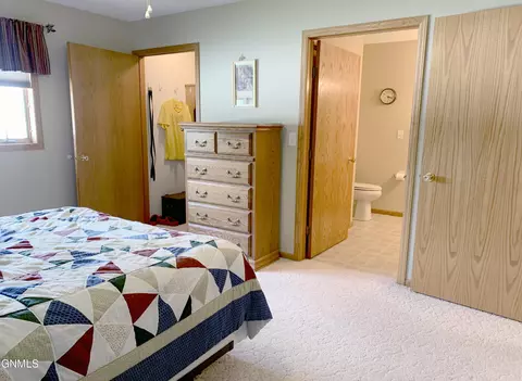 3803 Normandy St, Bismarck, ND 58503 photo 20