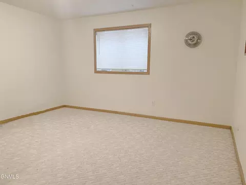 3803 Normandy St, Bismarck, ND 58503 photo 30