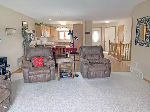 3803 Normandy St, Bismarck, ND 58503 photo 8